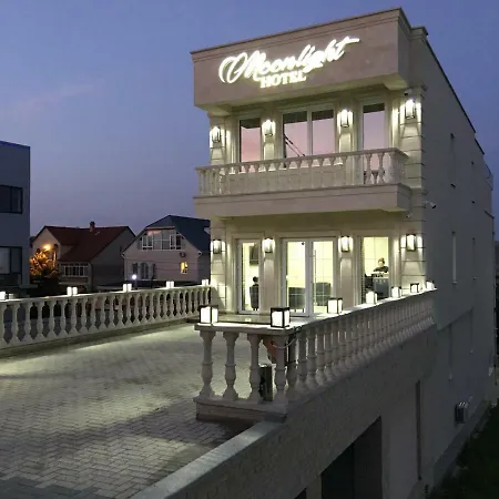 Moonlight Hotel *